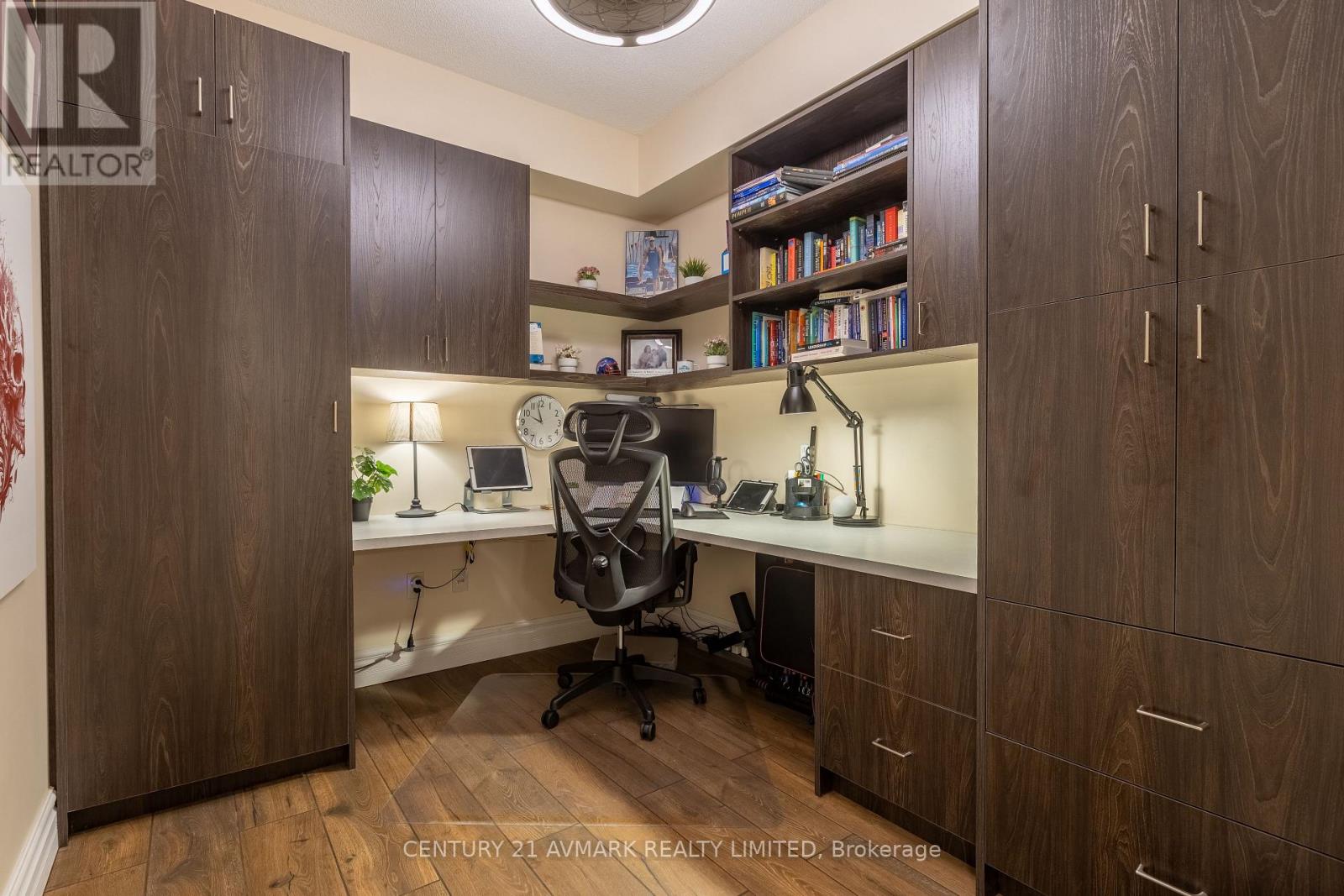 228 - 8111 Forest Glen Drive, Niagara Falls (Mt. Carmel), Ontario  L2H 2Y7 - Photo 5 - X12487302