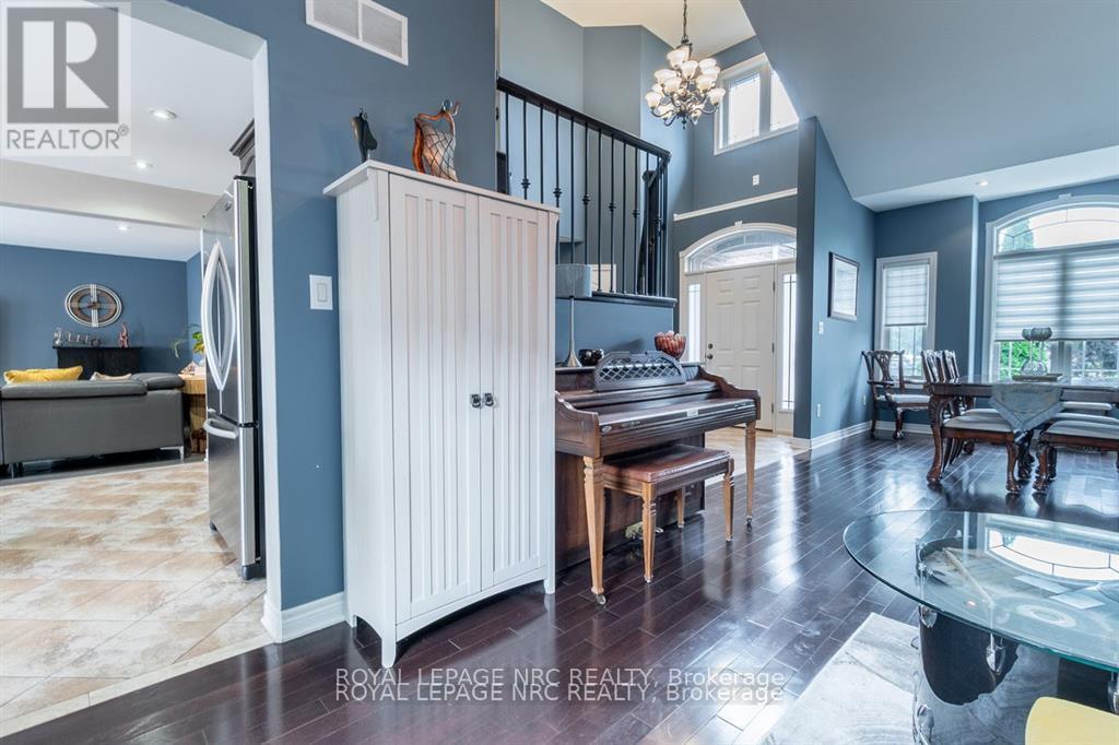 8665 Westport Drive, Niagara Falls (Forestview), Ontario  L2H 0A3 - Photo 12 - X12487337