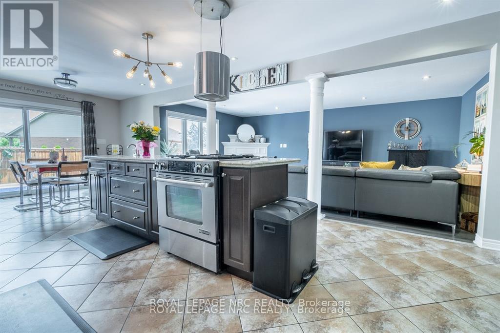 8665 Westport Drive, Niagara Falls (Forestview), Ontario  L2H 0A3 - Photo 15 - X12487337