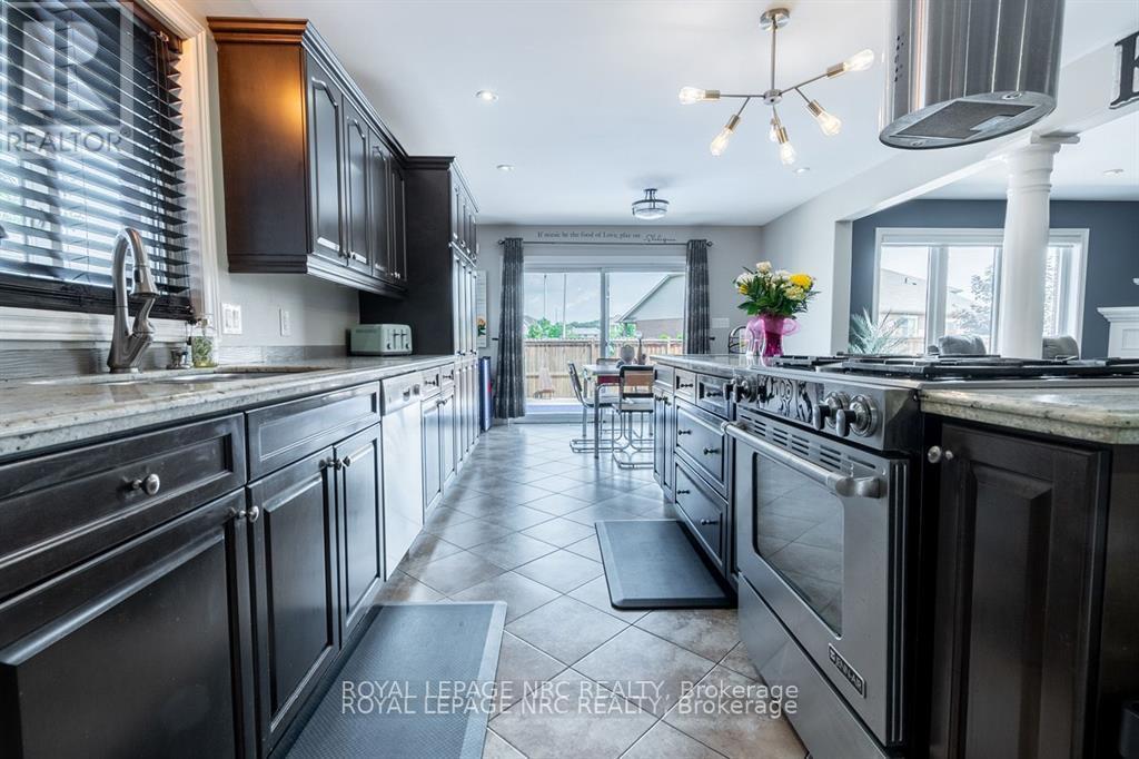 8665 Westport Drive, Niagara Falls (Forestview), Ontario  L2H 0A3 - Photo 16 - X12487337