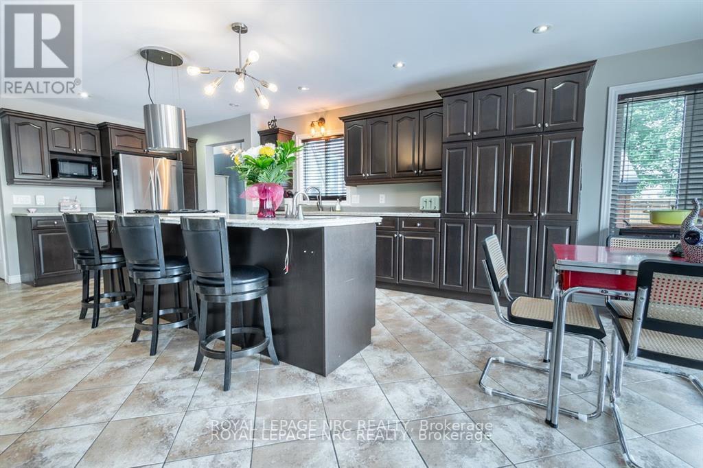 8665 Westport Drive, Niagara Falls (Forestview), Ontario  L2H 0A3 - Photo 20 - X12487337