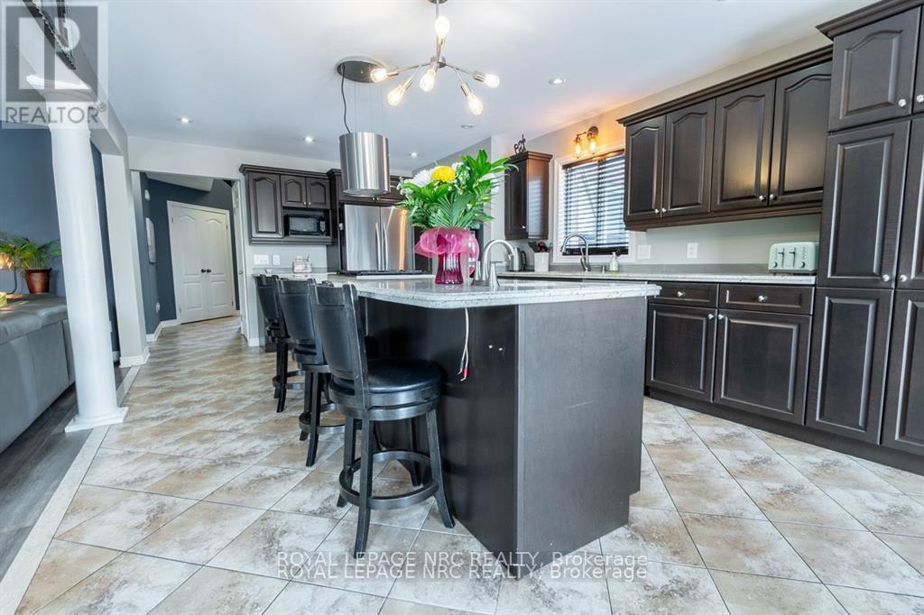 8665 Westport Drive, Niagara Falls (Forestview), Ontario  L2H 0A3 - Photo 21 - X12487337