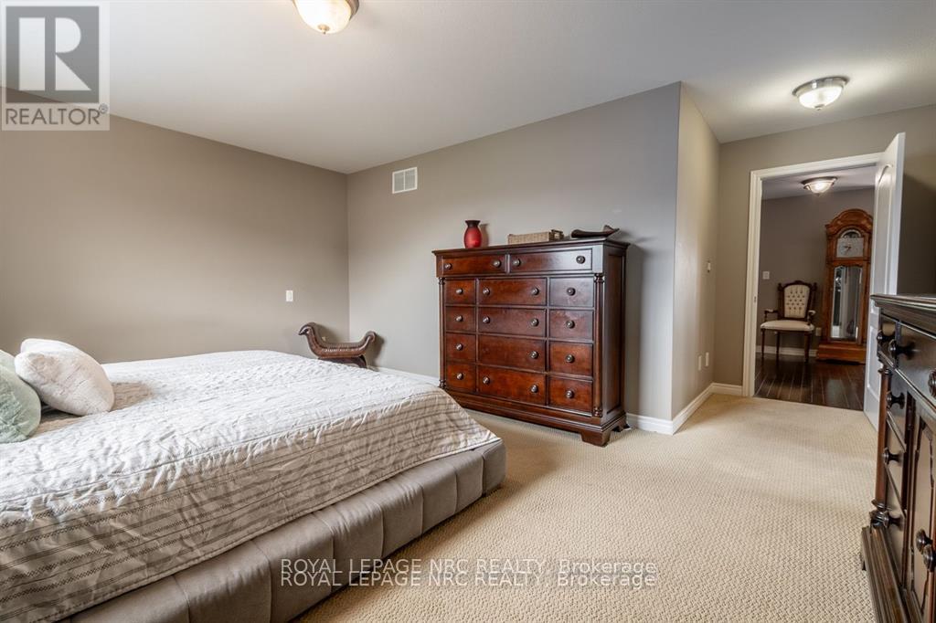 8665 Westport Drive, Niagara Falls (Forestview), Ontario  L2H 0A3 - Photo 28 - X12487337