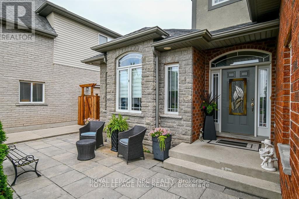 8665 Westport Drive, Niagara Falls (Forestview), Ontario  L2H 0A3 - Photo 3 - X12487337