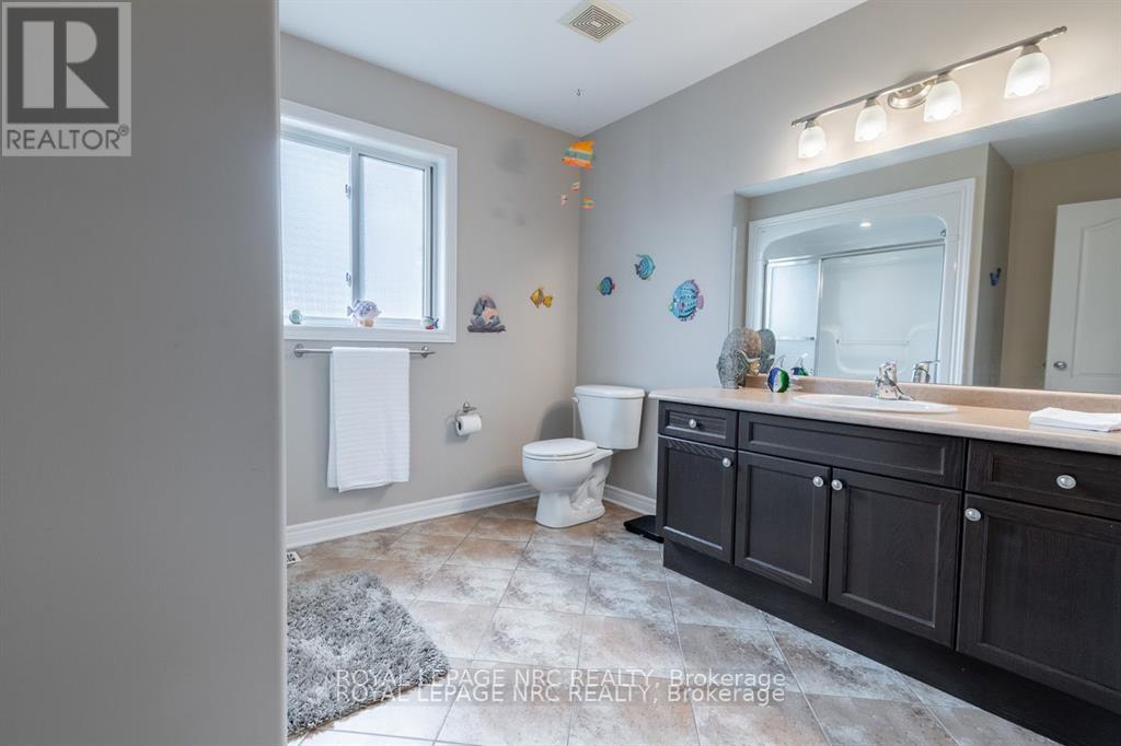 8665 Westport Drive, Niagara Falls (Forestview), Ontario  L2H 0A3 - Photo 34 - X12487337