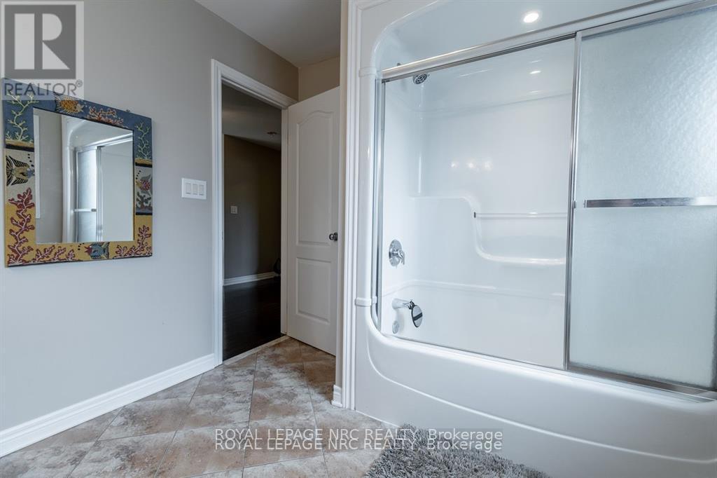 8665 Westport Drive, Niagara Falls (Forestview), Ontario  L2H 0A3 - Photo 35 - X12487337