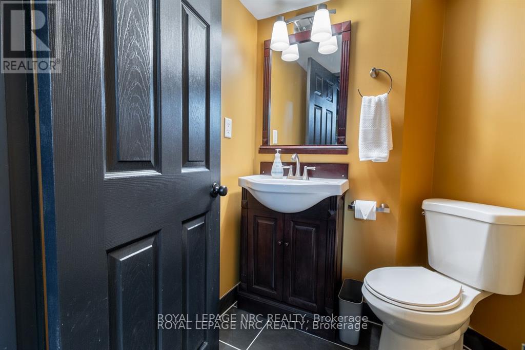 8665 Westport Drive, Niagara Falls (Forestview), Ontario  L2H 0A3 - Photo 44 - X12487337