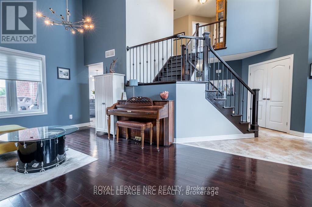 8665 Westport Drive, Niagara Falls (Forestview), Ontario  L2H 0A3 - Photo 9 - X12487337