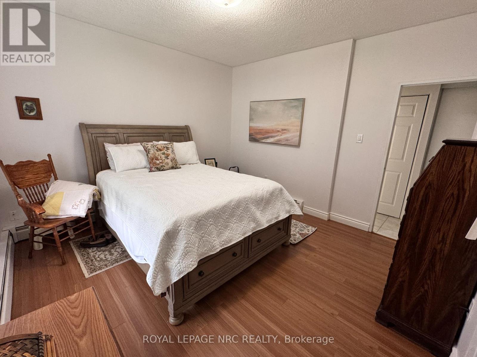 101 - 6390 Huggins Street, Niagara Falls (Stamford), Ontario  L2J 1H1 - Photo 10 - X12487354