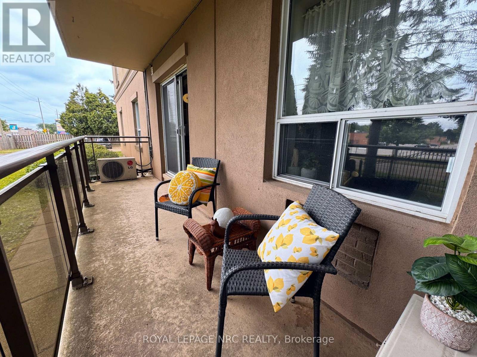 101 - 6390 Huggins Street, Niagara Falls (Stamford), Ontario  L2J 1H1 - Photo 15 - X12487354