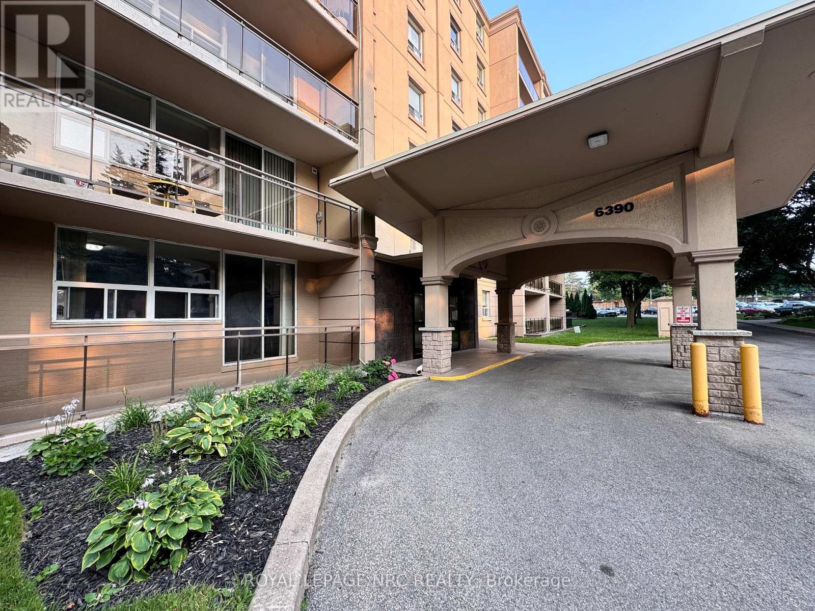 101 - 6390 Huggins Street, Niagara Falls (Stamford), Ontario  L2J 1H1 - Photo 16 - X12487354