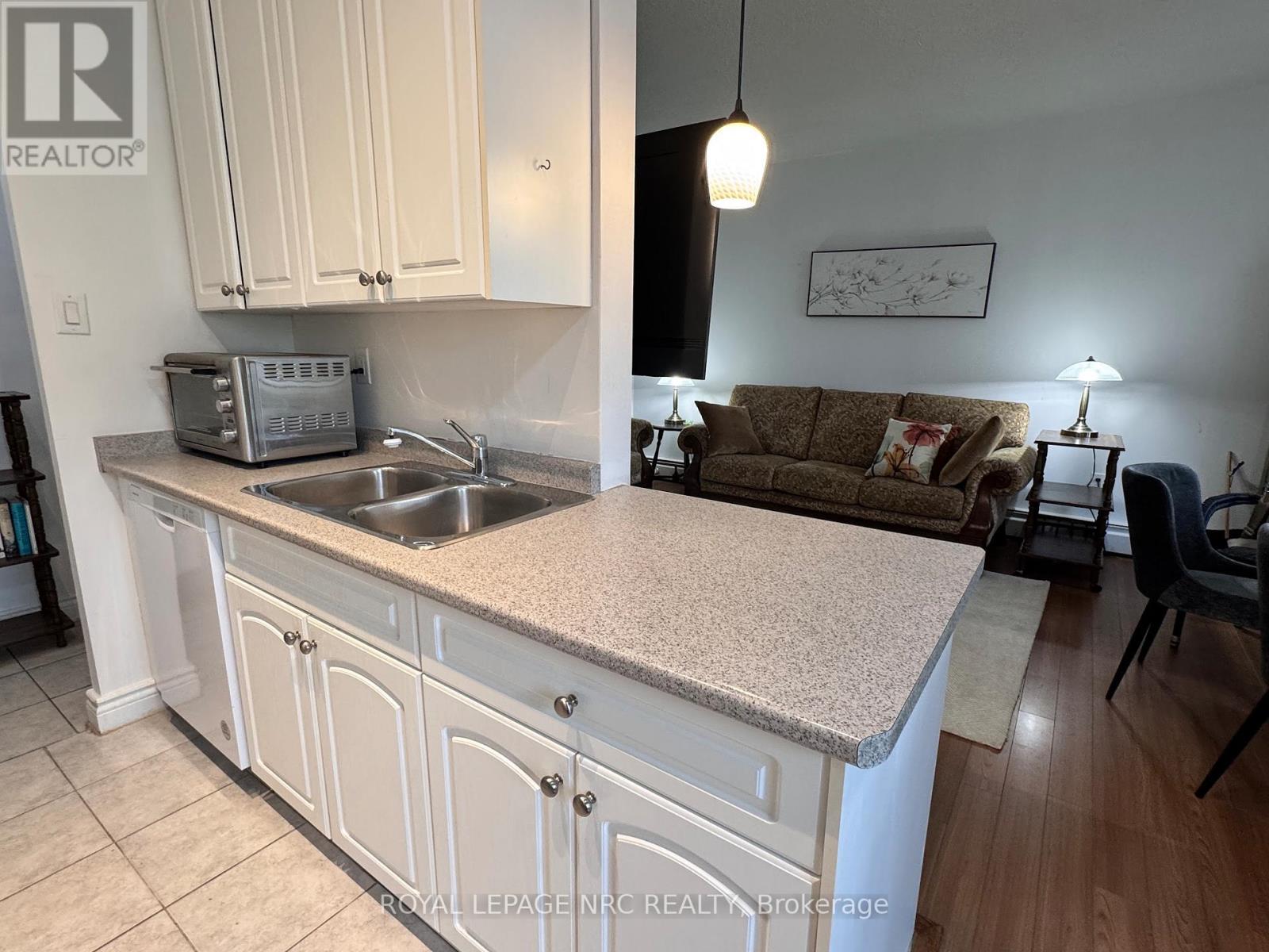 101 - 6390 Huggins Street, Niagara Falls (Stamford), Ontario  L2J 1H1 - Photo 6 - X12487354