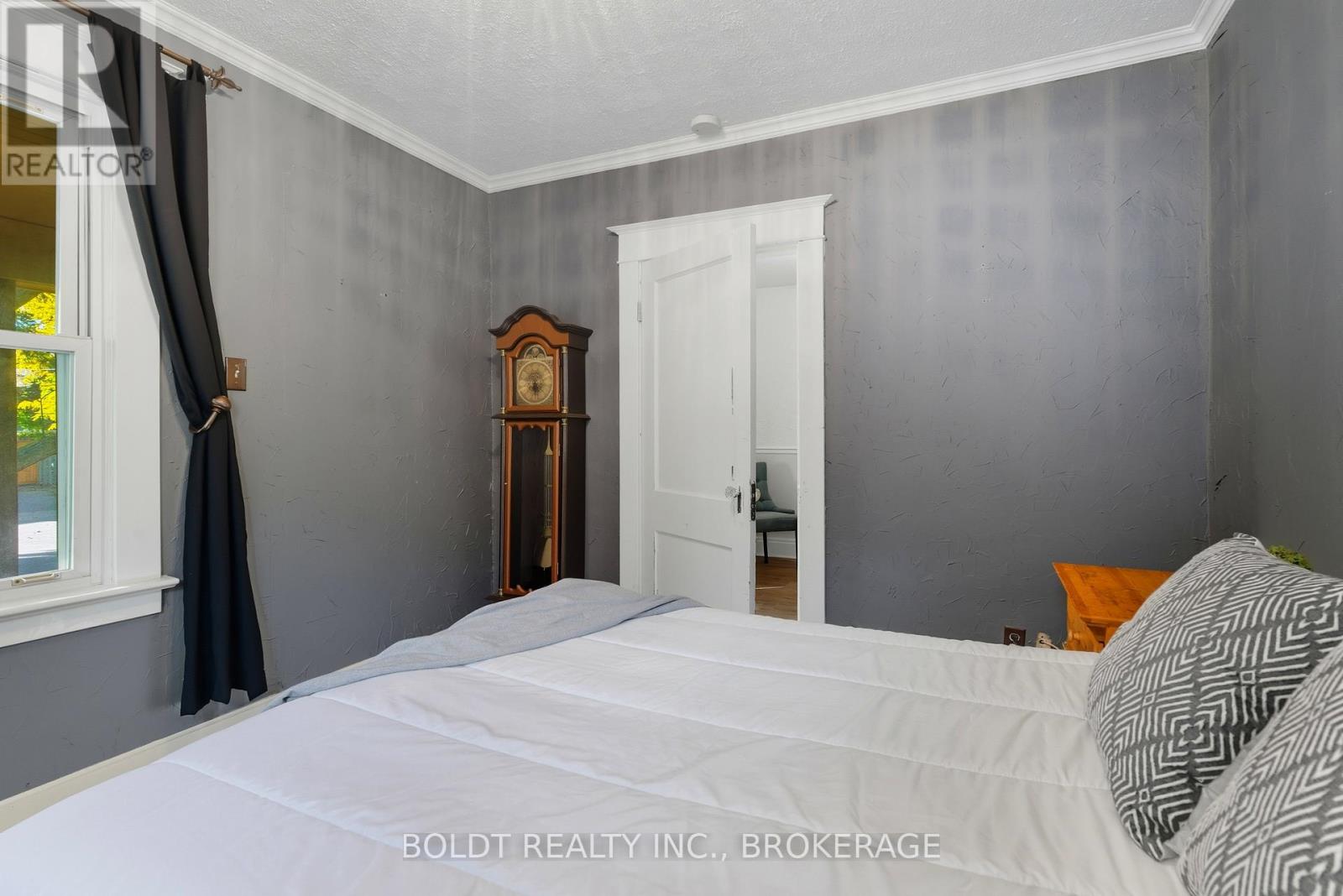 26 Currie Street, St. Catharines, Ontario  L2M 5M6 - Photo 12 - X12487371