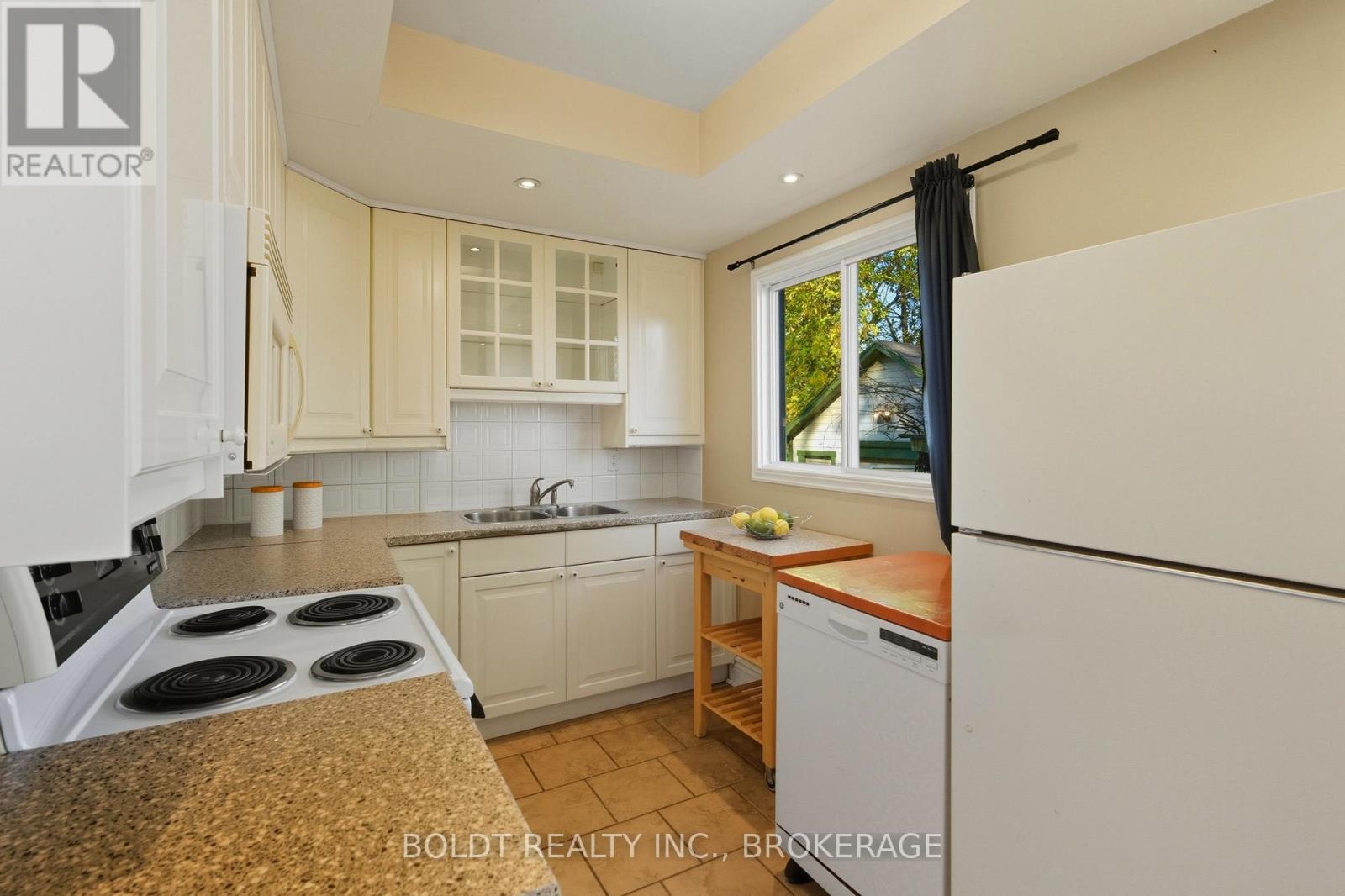 26 Currie Street, St. Catharines, Ontario  L2M 5M6 - Photo 16 - X12487371