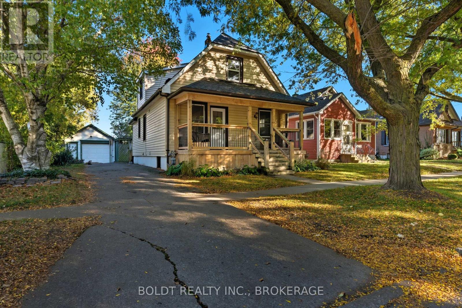 26 Currie Street, St. Catharines, Ontario  L2M 5M6 - Photo 2 - X12487371