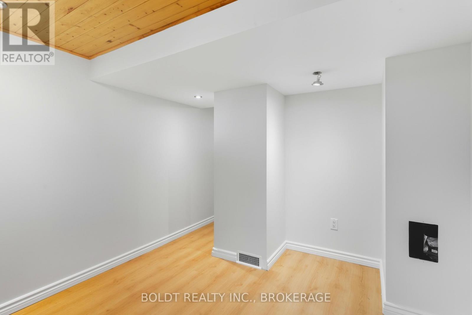 26 Currie Street, St. Catharines, Ontario  L2M 5M6 - Photo 35 - X12487371