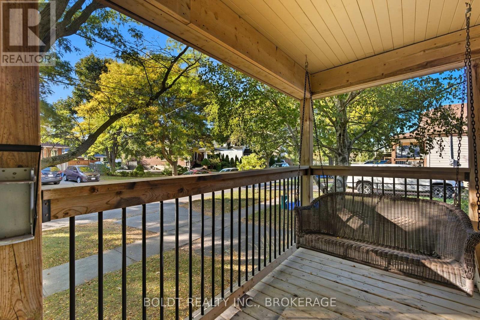 26 Currie Street, St. Catharines, Ontario  L2M 5M6 - Photo 4 - X12487371