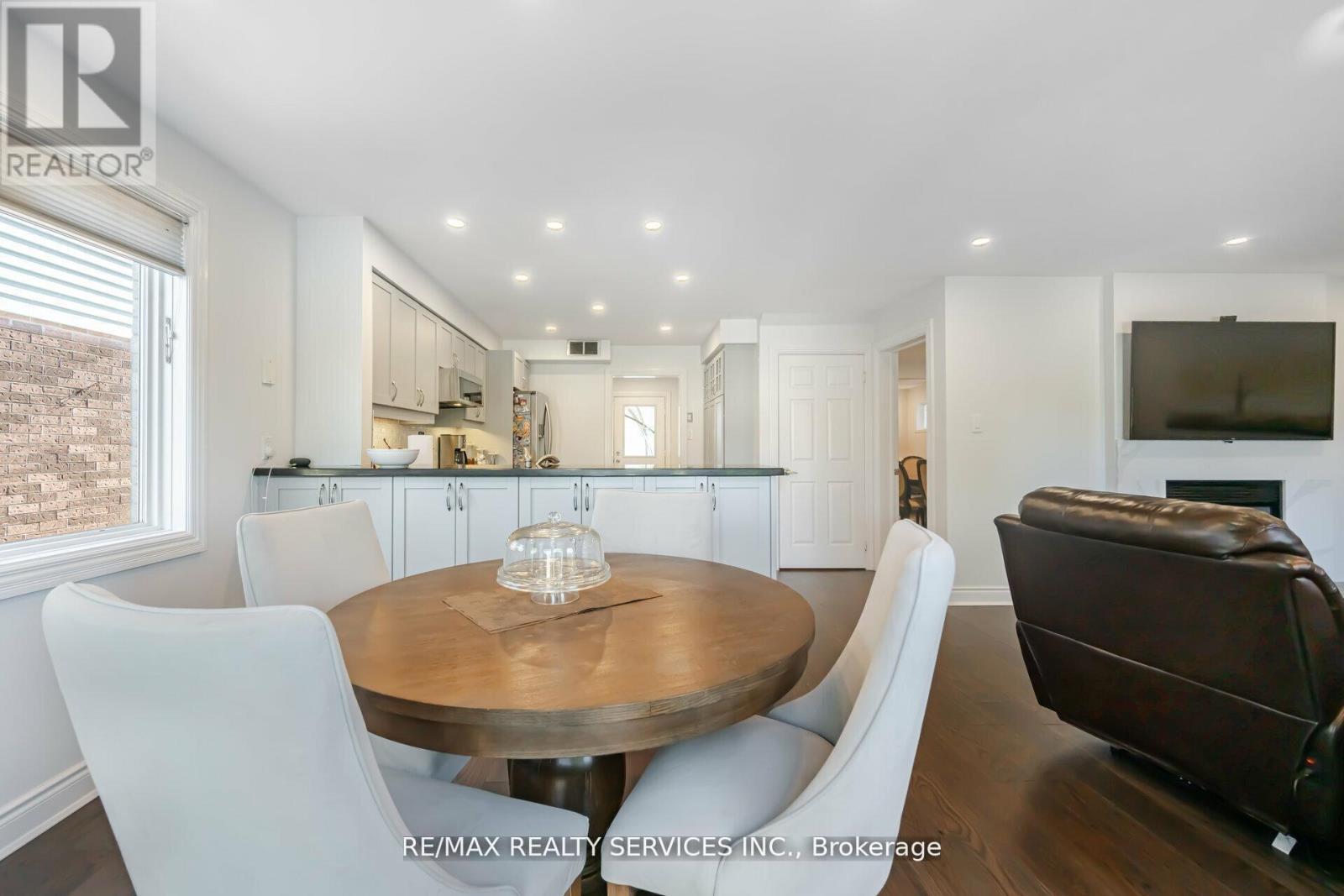 5749 Greensboro Drive, Mississauga, Ontario  L5M 5T8 - Photo 10 - W12487158