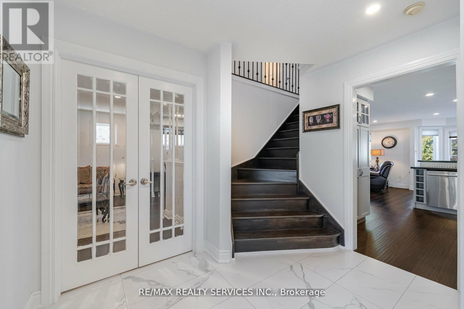 5749 Greensboro Drive, Mississauga, Ontario  L5M 5T8 - Photo 14 - W12487158