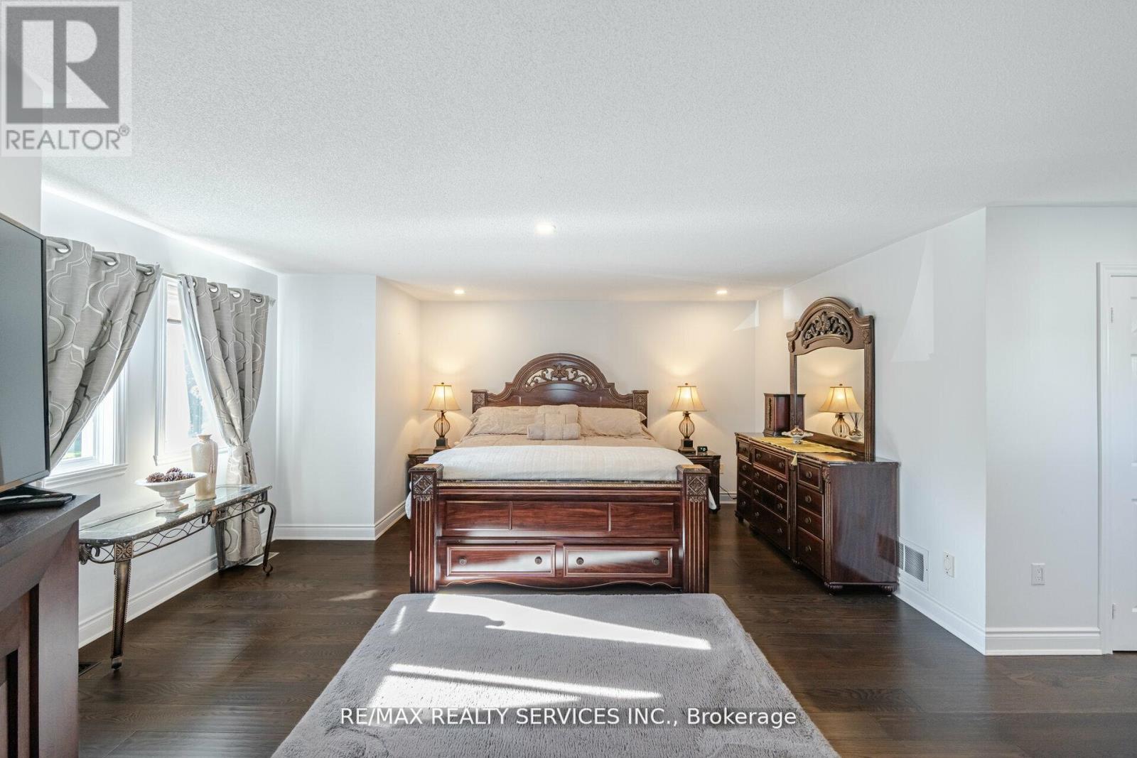 5749 Greensboro Drive, Mississauga, Ontario  L5M 5T8 - Photo 17 - W12487158