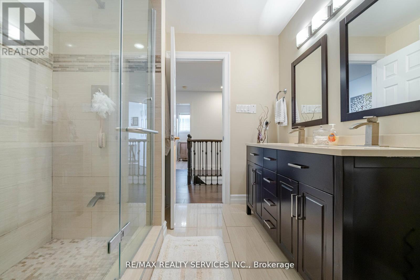 5749 Greensboro Drive, Mississauga, Ontario  L5M 5T8 - Photo 27 - W12487158