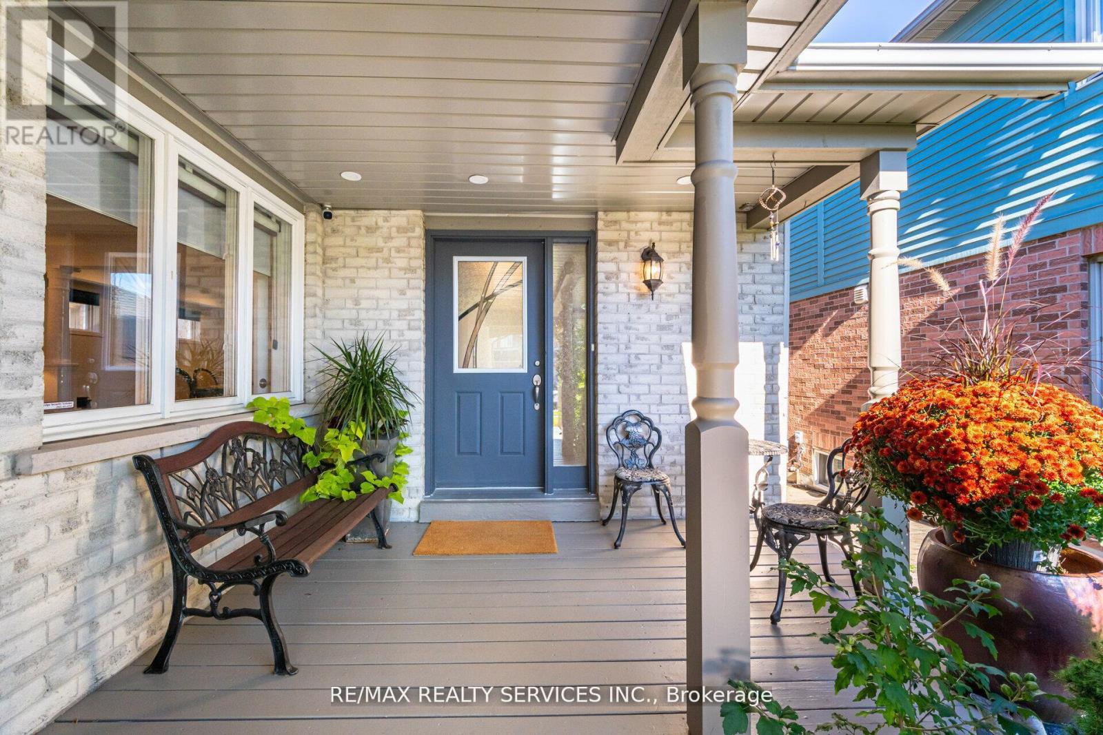 5749 Greensboro Drive, Mississauga, Ontario  L5M 5T8 - Photo 3 - W12487158