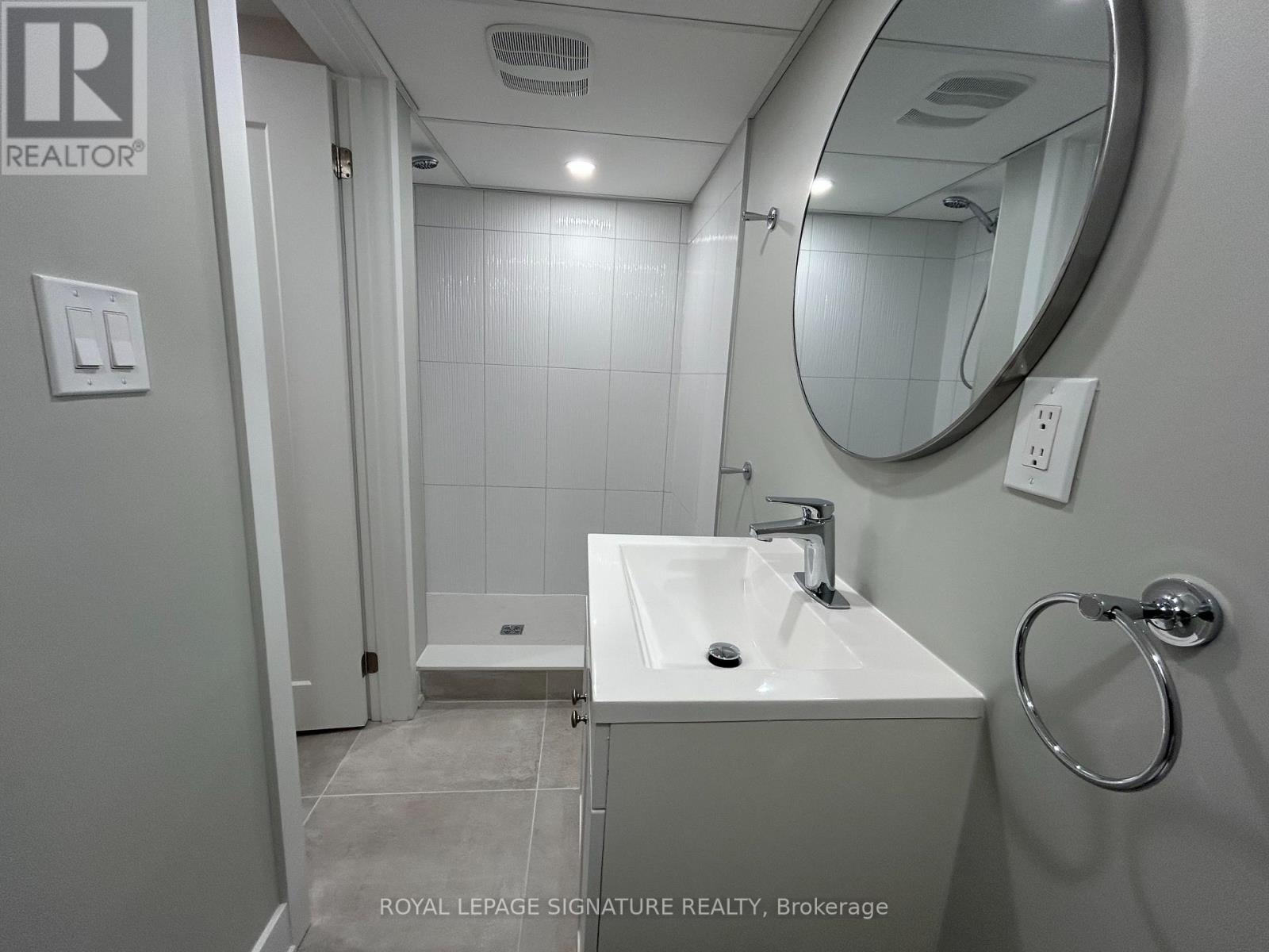 467 Fendalton Street, Mississauga (Cooksville), Ontario  L5B 2L8 - Photo 23 - W12487170