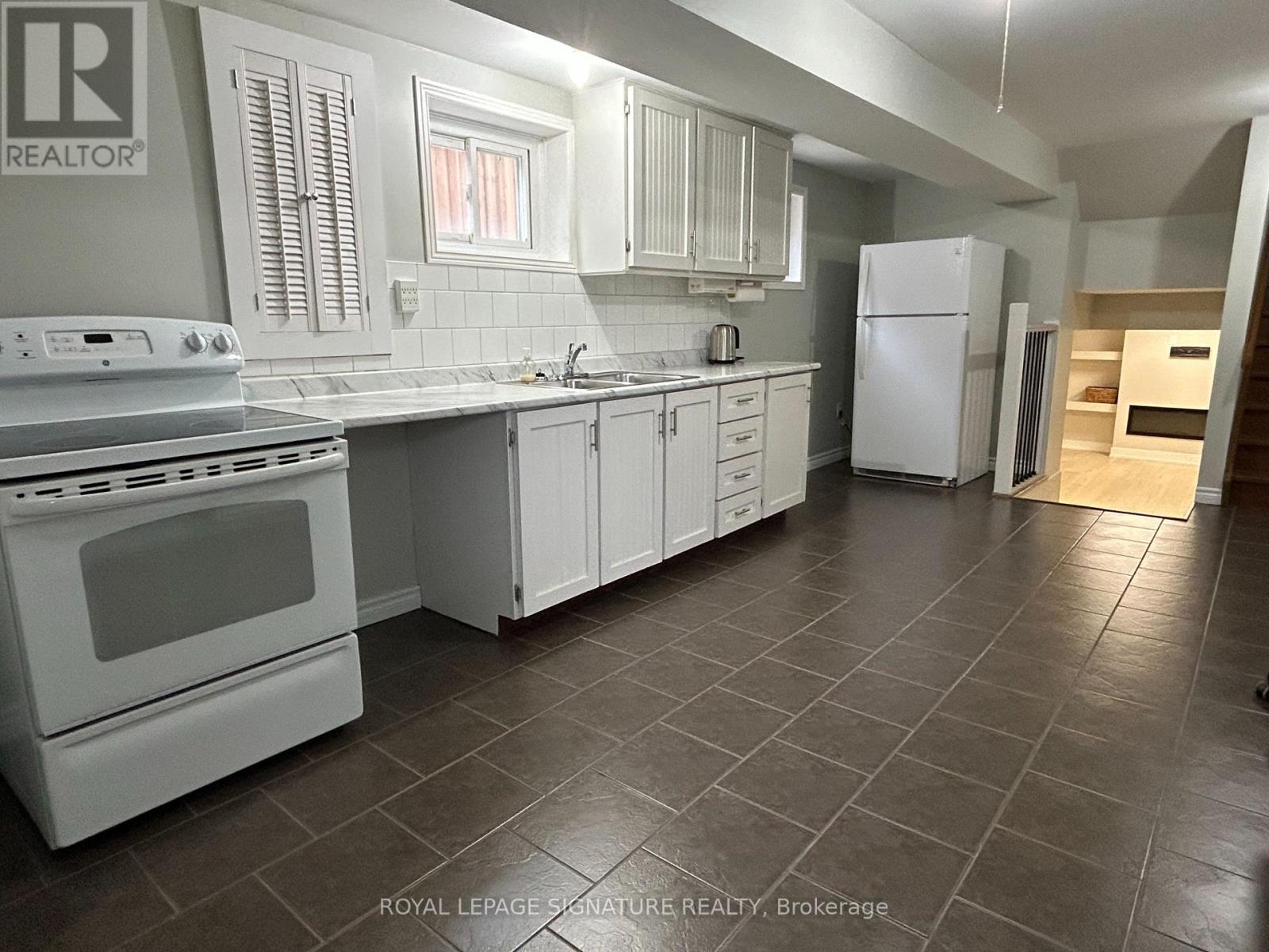 467 Fendalton Street, Mississauga (Cooksville), Ontario  L5B 2L8 - Photo 3 - W12487170