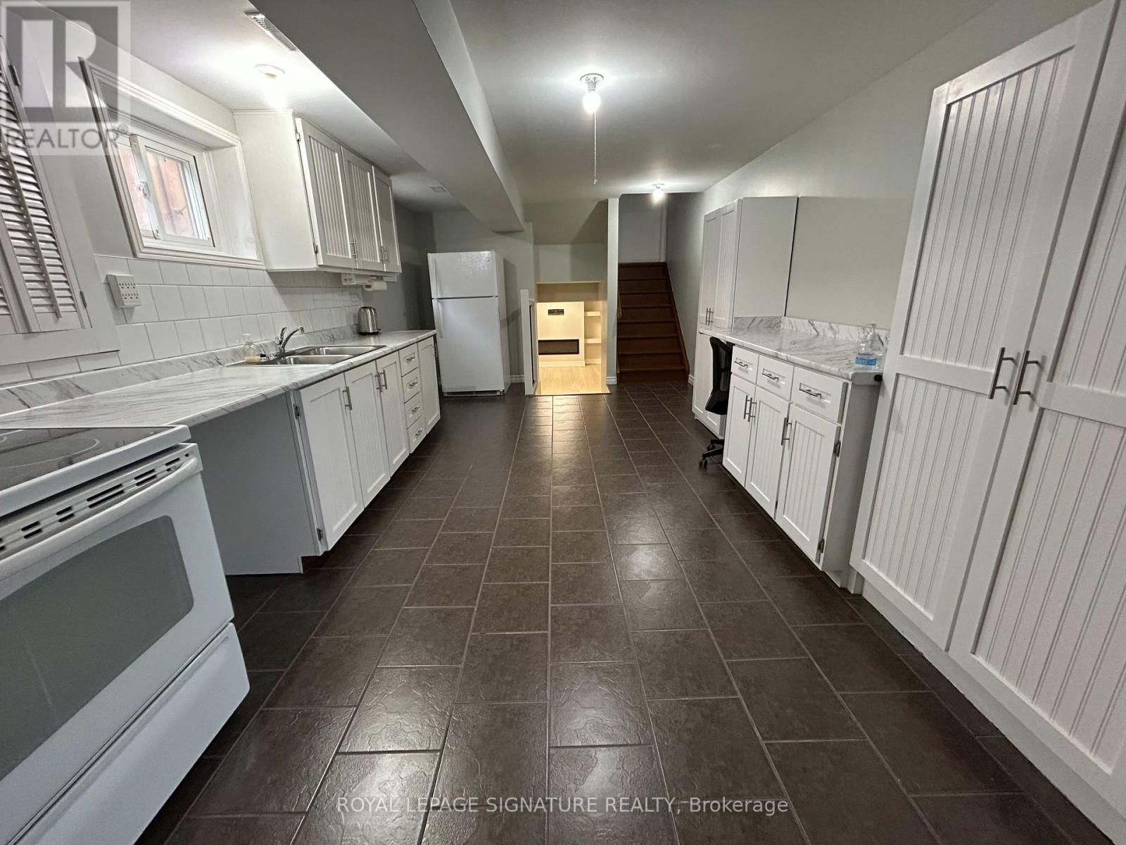 467 Fendalton Street, Mississauga (Cooksville), Ontario  L5B 2L8 - Photo 4 - W12487170