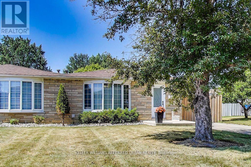 116 Fallingdale Crescent, Brampton, Ontario  L6T 3J6 - Photo 3 - W12487206