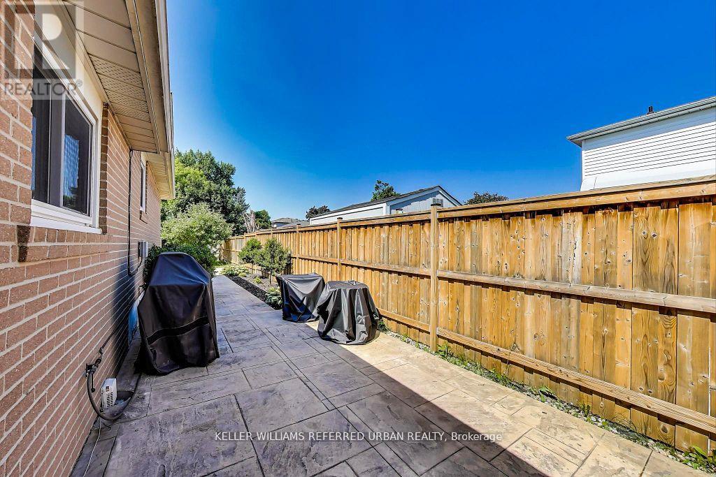 116 Fallingdale Crescent, Brampton, Ontario  L6T 3J6 - Photo 31 - W12487206