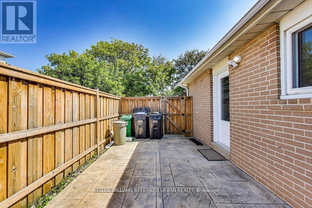 116 Fallingdale Crescent, Brampton, Ontario  L6T 3J6 - Photo 32 - W12487206