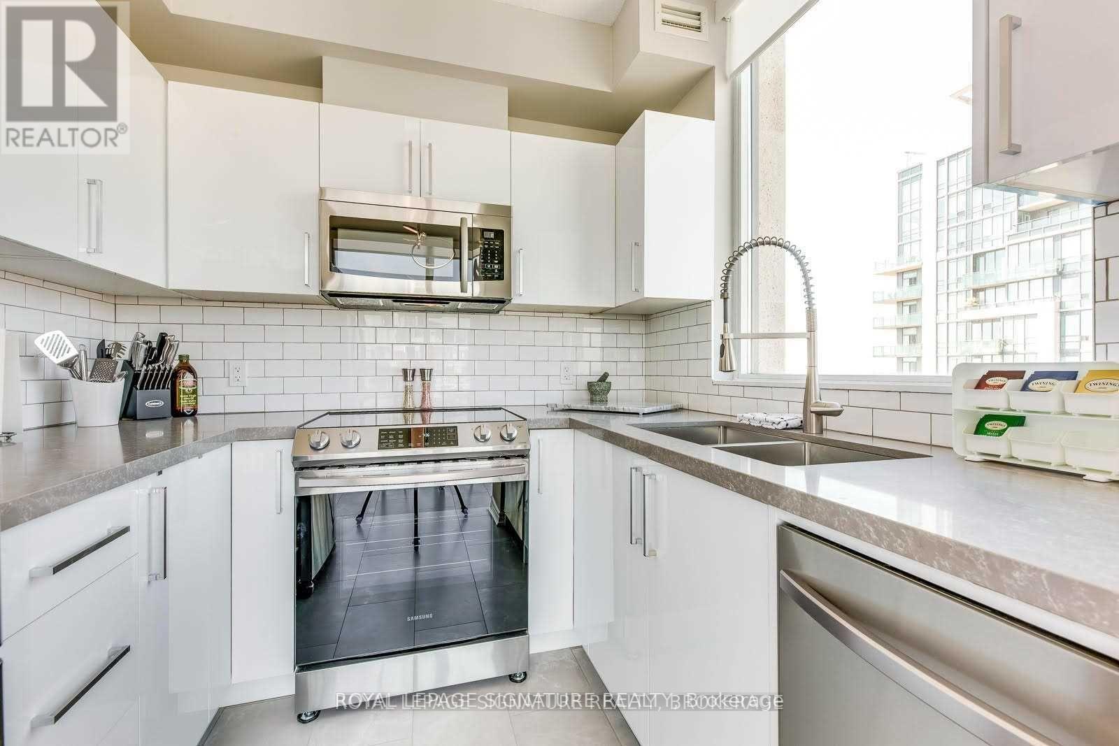 3108 - 3504 Hurontario Street, Mississauga (City Centre), Ontario  L5B 0B9 - Photo 3 - W12487214