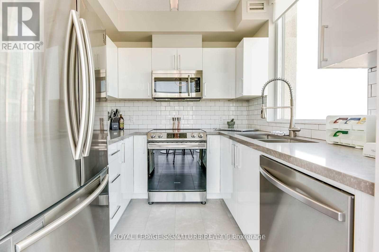 3108 - 3504 Hurontario Street, Mississauga (City Centre), Ontario  L5B 0B9 - Photo 5 - W12487214