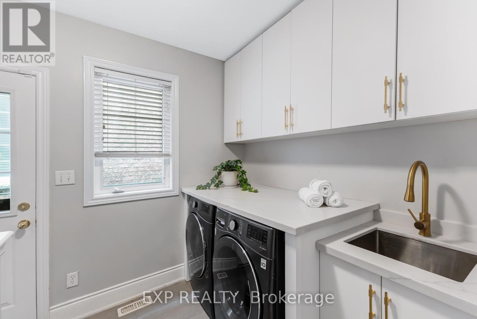 413 Sunny Meadow Boulevard, Brampton (Sandringham-Wellington), Ontario  L6R 0L6 - Photo 17 - W12487224