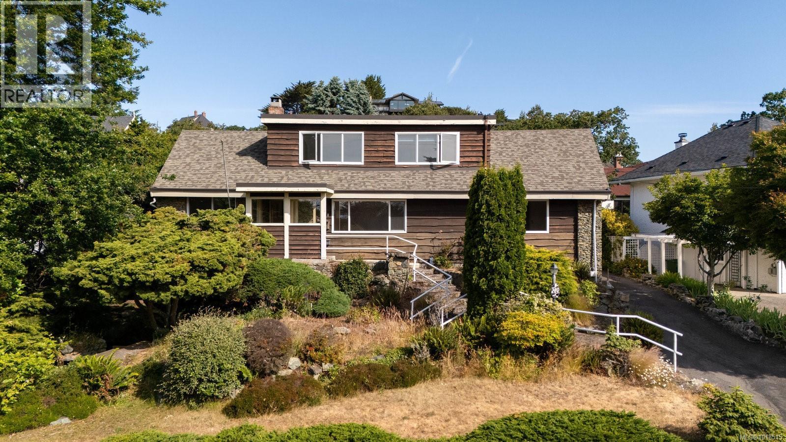 280 King George Terr, Oak Bay, British Columbia  V8S 2K2 - Photo 2 - 1018515