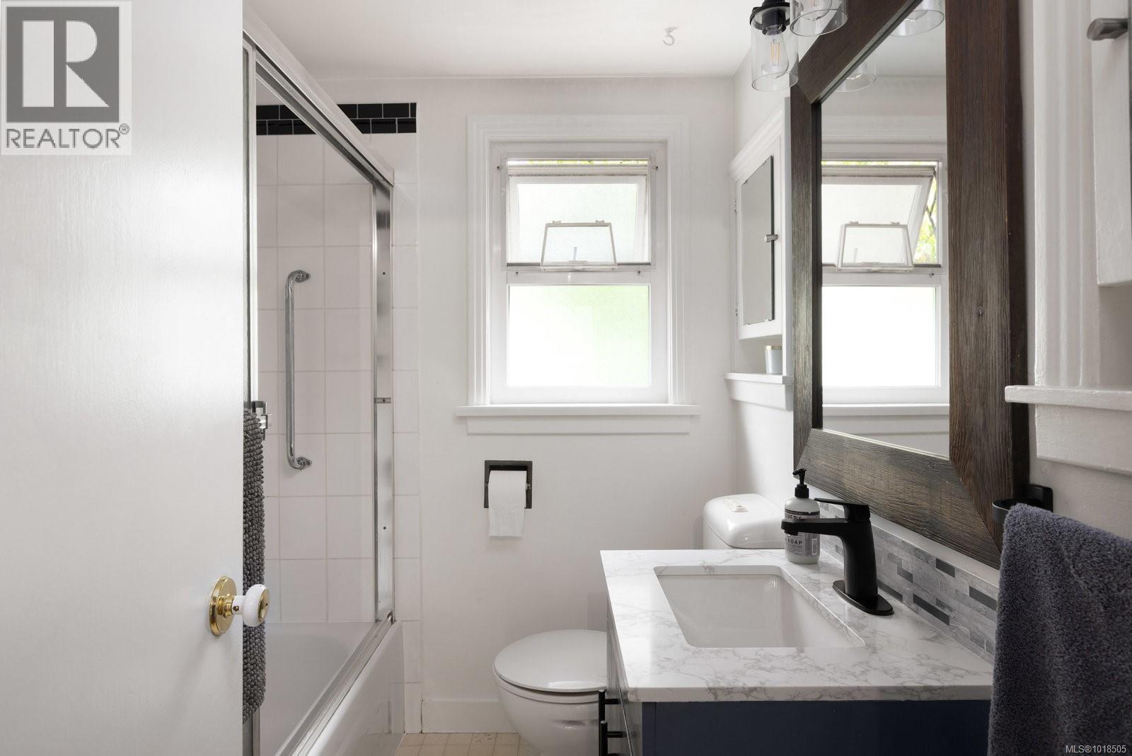 2571 Heron St, Oak Bay, British Columbia  V8R 5Z9 - Photo 12 - 1018505