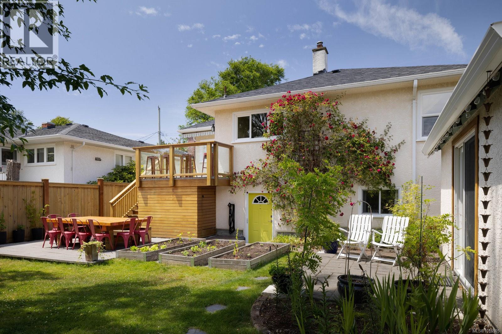 2571 Heron St, Oak Bay, British Columbia  V8R 5Z9 - Photo 3 - 1018505