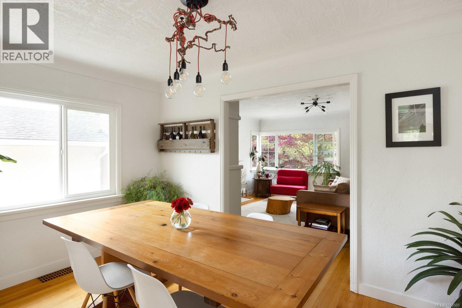 2571 Heron St, Oak Bay, British Columbia  V8R 5Z9 - Photo 7 - 1018505