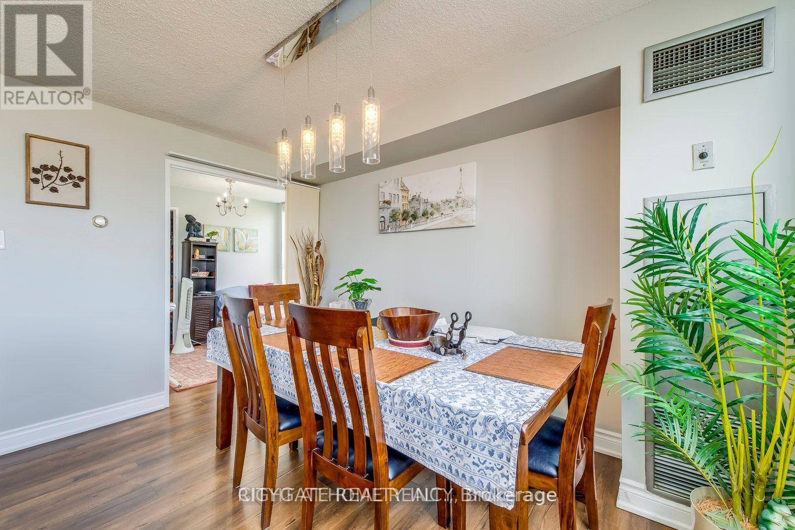 1412 - 3700 Kaneff Crescent, Mississauga, Ontario  L5A 4B8 - Photo 4 - W12476252