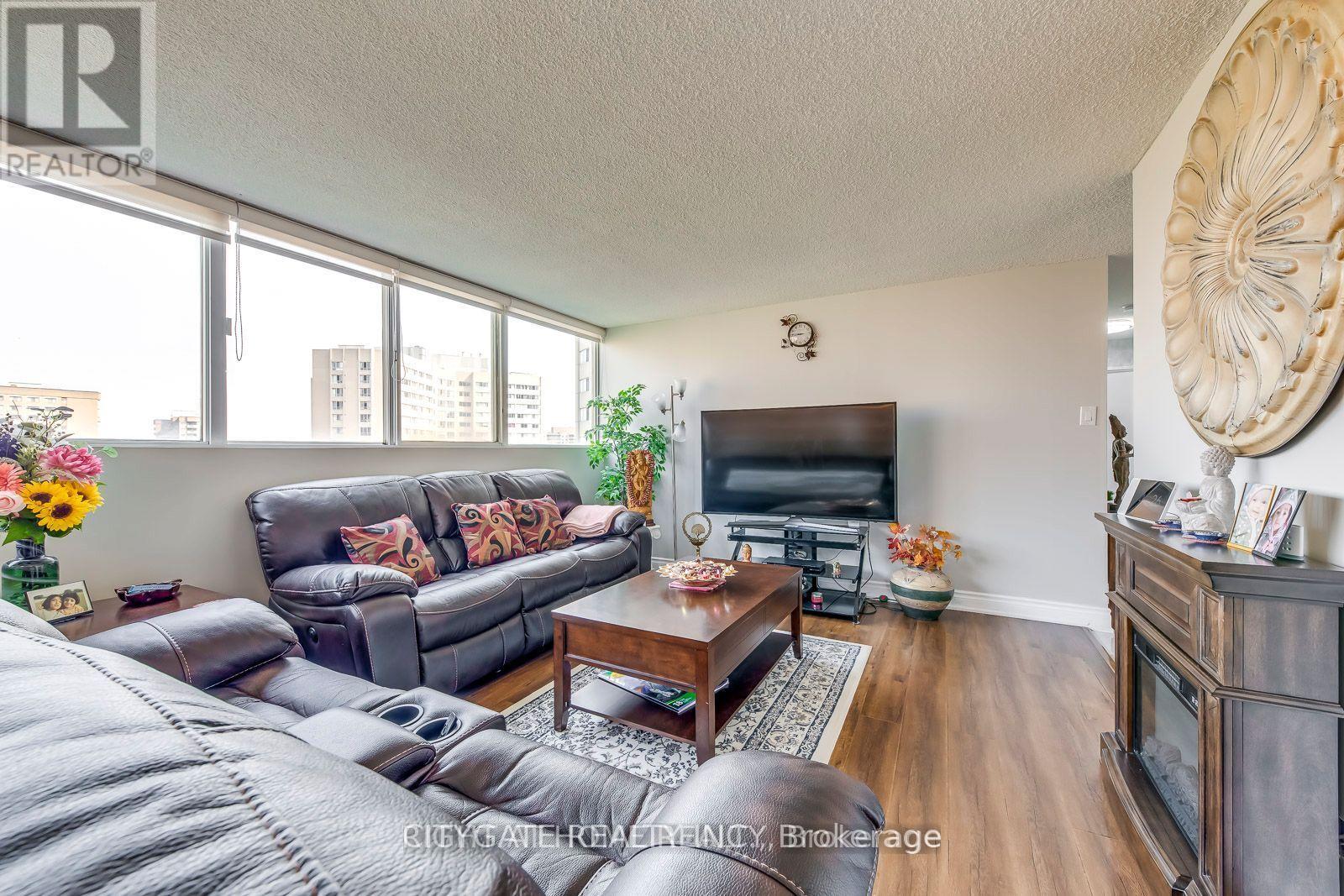 1412 - 3700 Kaneff Crescent, Mississauga, Ontario  L5A 4B8 - Photo 7 - W12476252