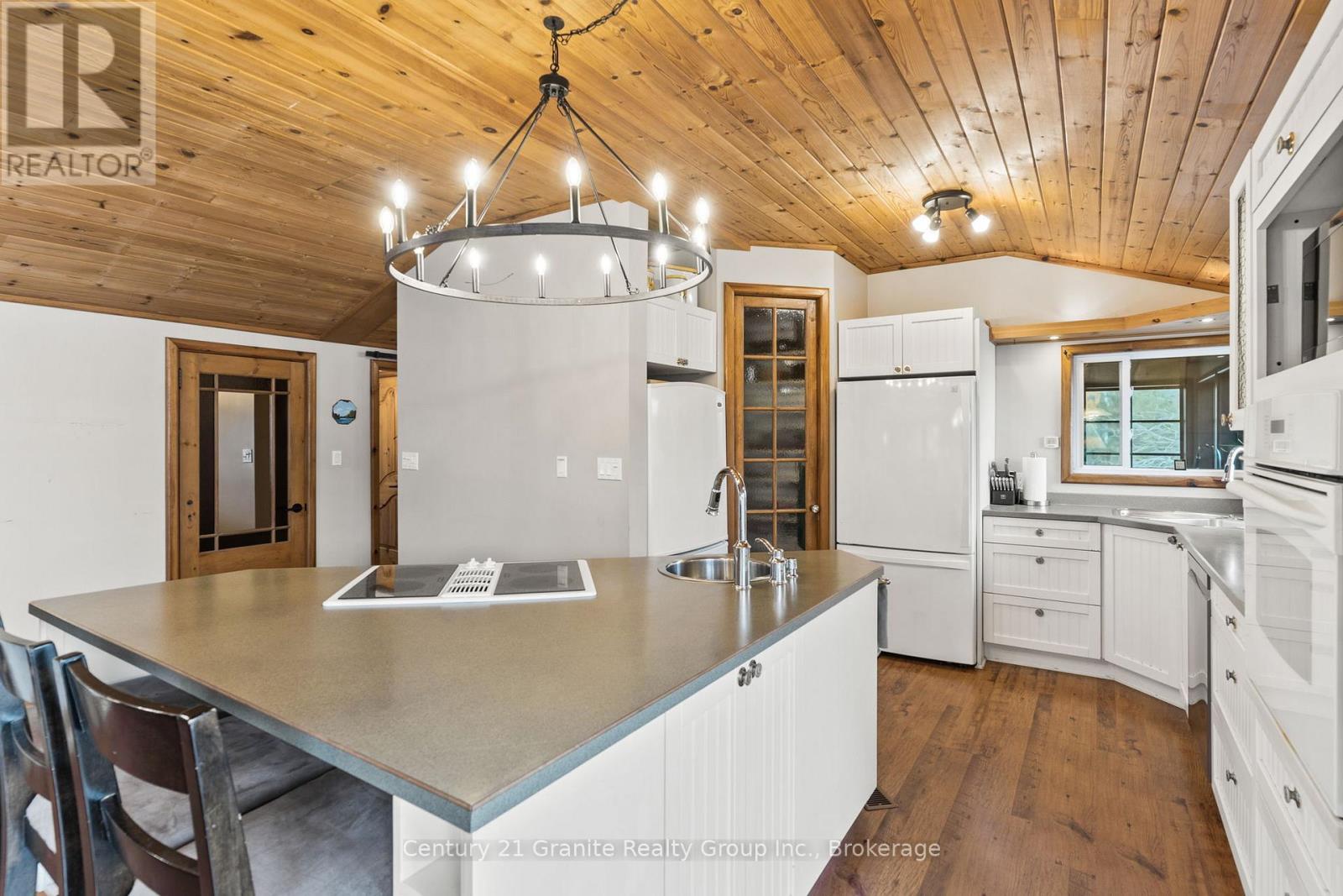 1526 Curry Road, Dysart Et Al, Ontario  K0M 2K0 - Photo 10 - X12487285