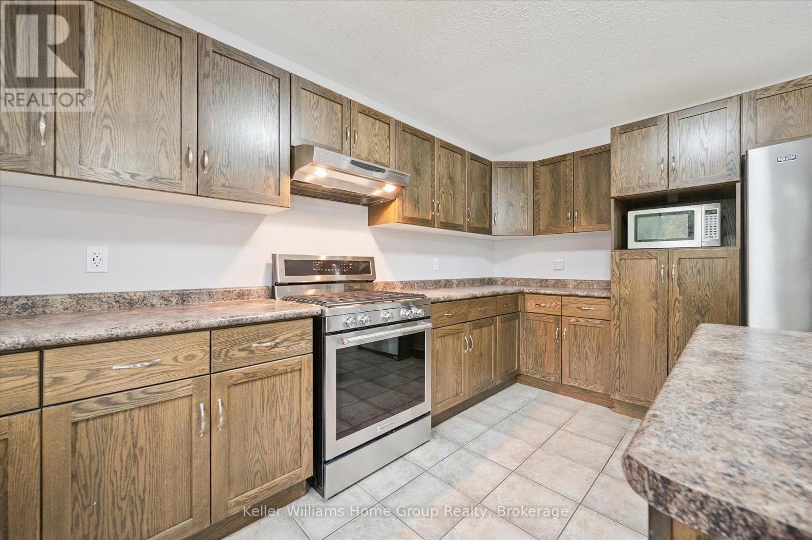 616 Black Street, Centre Wellington, Ontario  N1M 0A3 - Photo 12 - X12487307