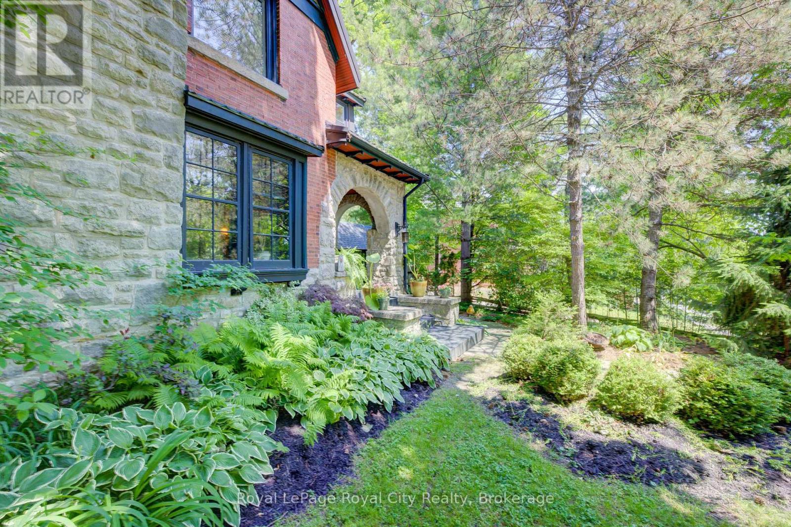 513 St Andrew Street W, Centre Wellington (Fergus), Ontario  N1M 1P4 - Photo 3 - X12487314