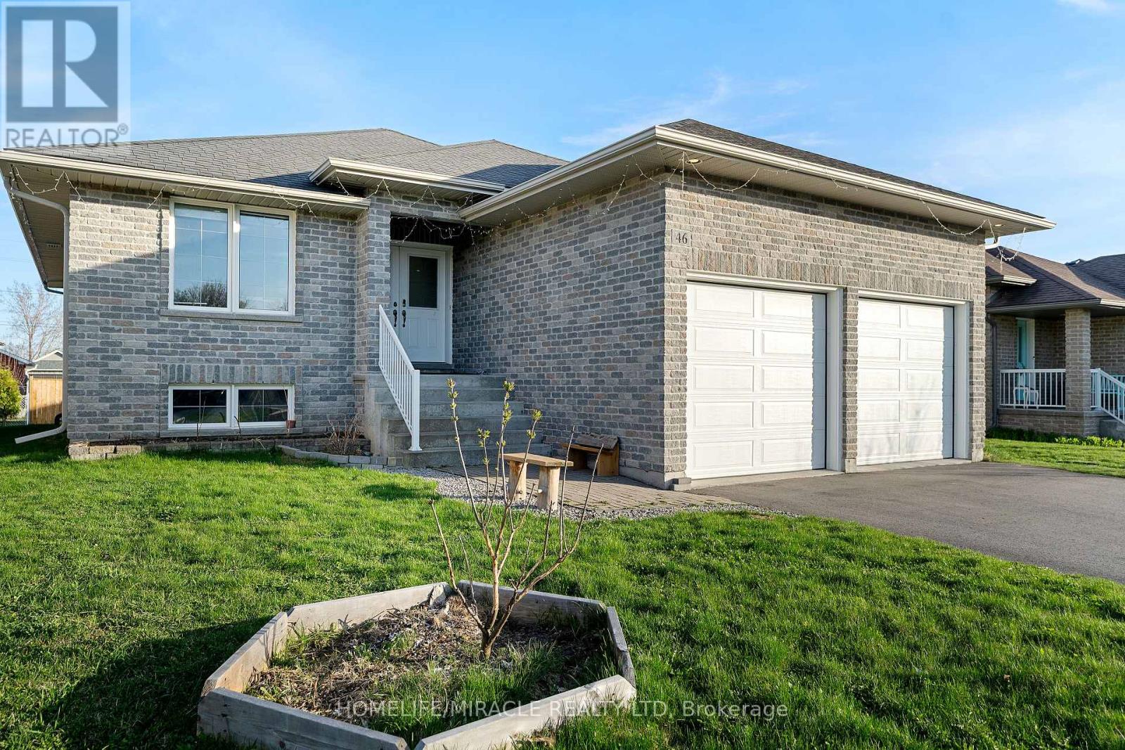 46 Freedom Crescent, Quinte West, Ontario  K8V 0C2 - Photo 2 - X12487167