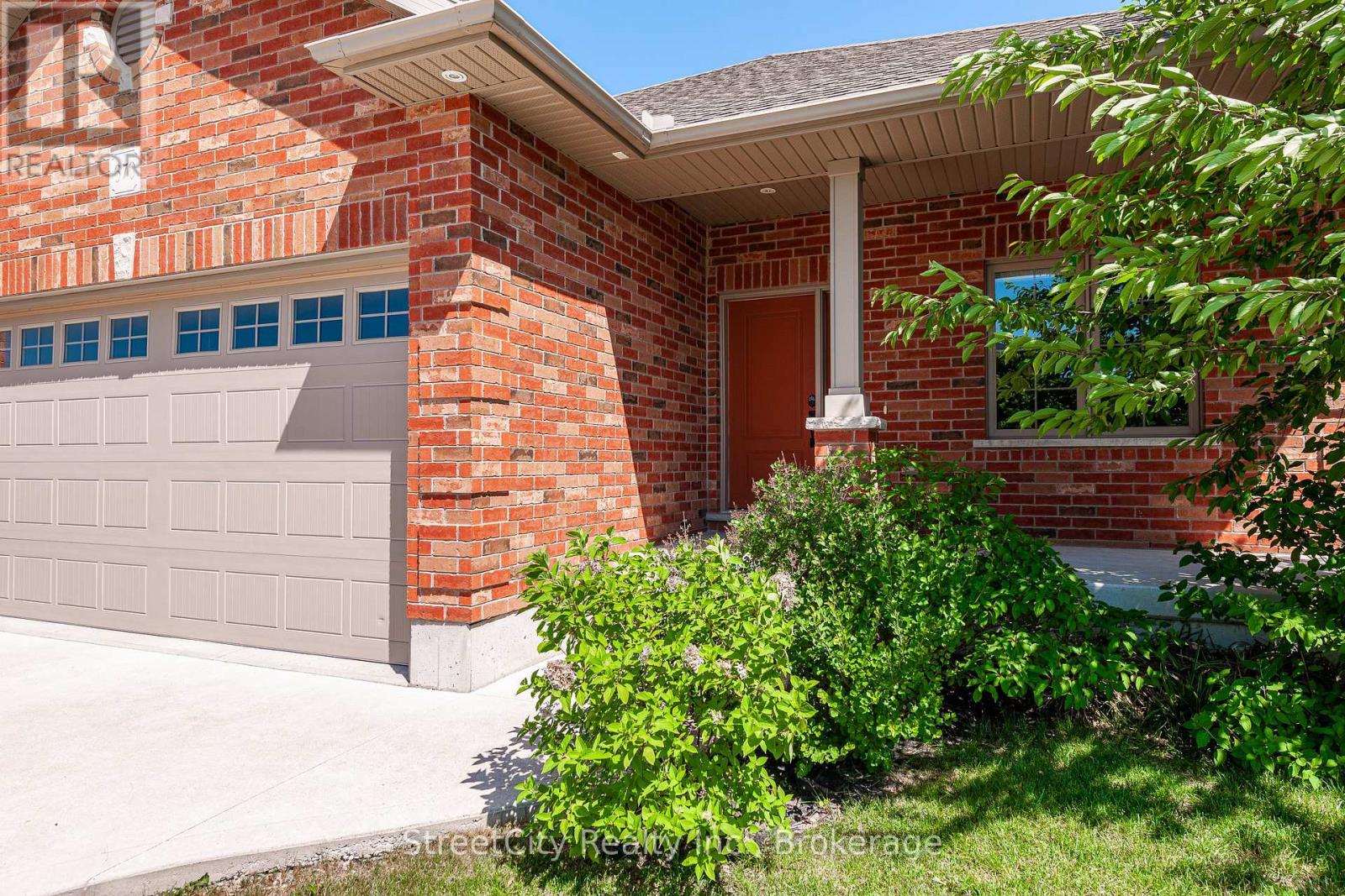 670 Forman Avenue, Stratford, Ontario  N5A 0G3 - Photo 2 - X12487318