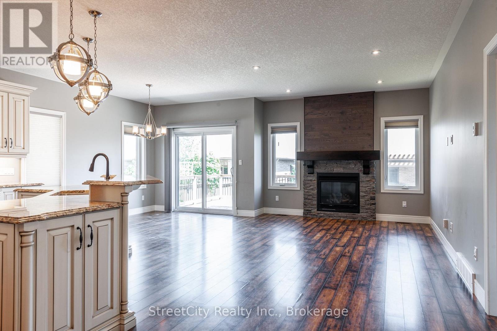 670 Forman Avenue, Stratford, Ontario  N5A 0G3 - Photo 3 - X12487318