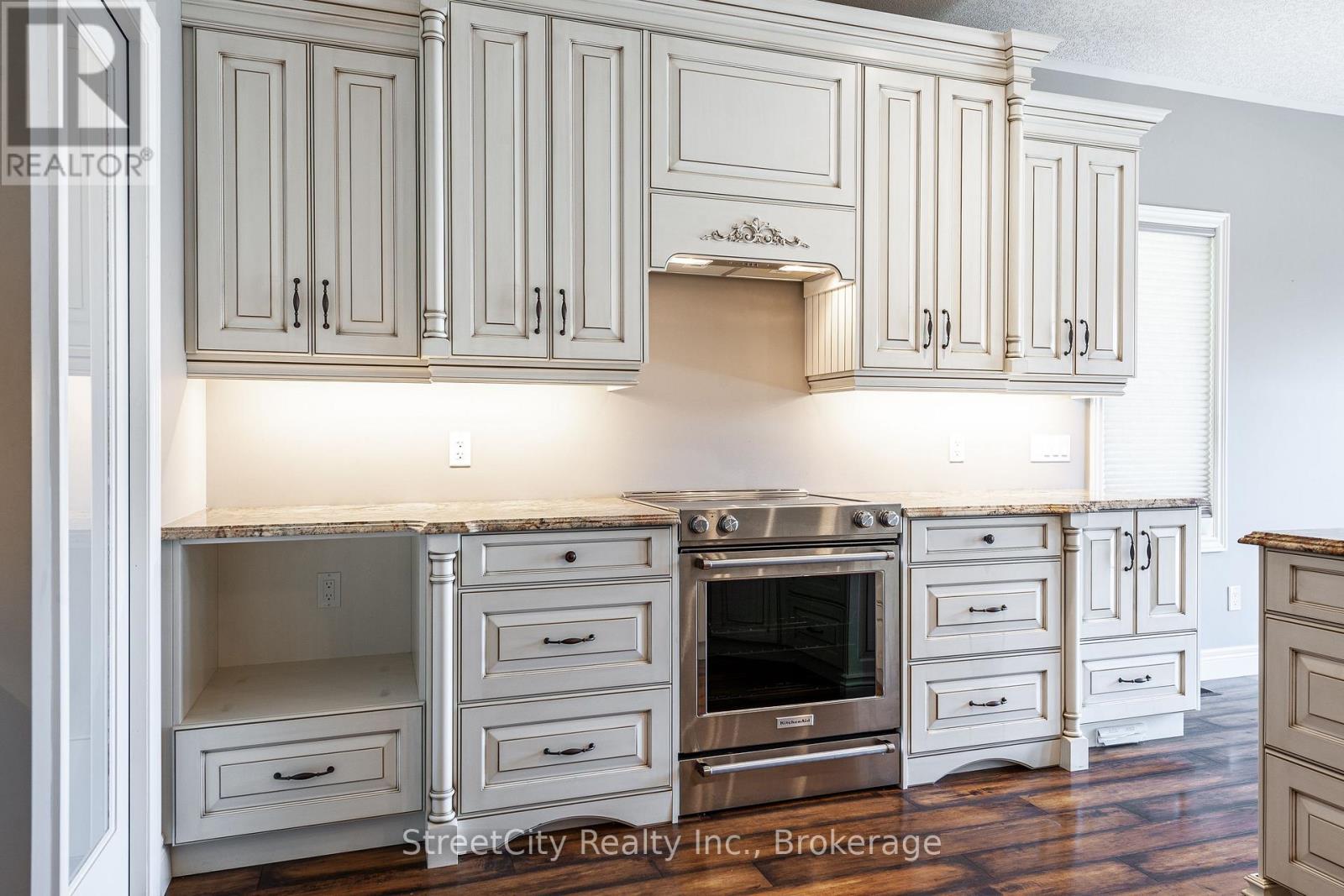 670 Forman Avenue, Stratford, Ontario  N5A 0G3 - Photo 8 - X12487318