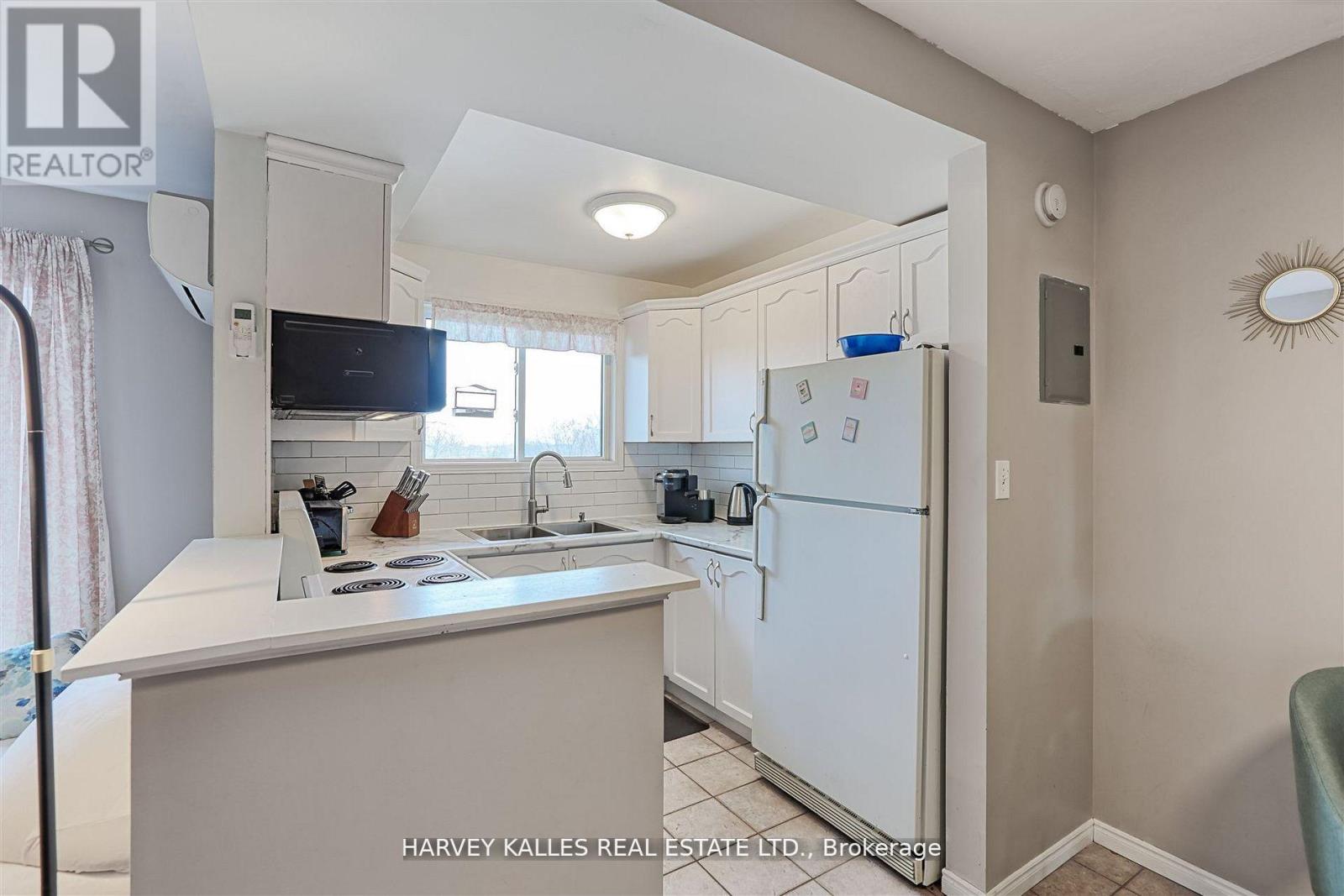 45 - 2373 King Street E, Hamilton, Ontario  L8K 1X9 - Photo 2 - X12487185