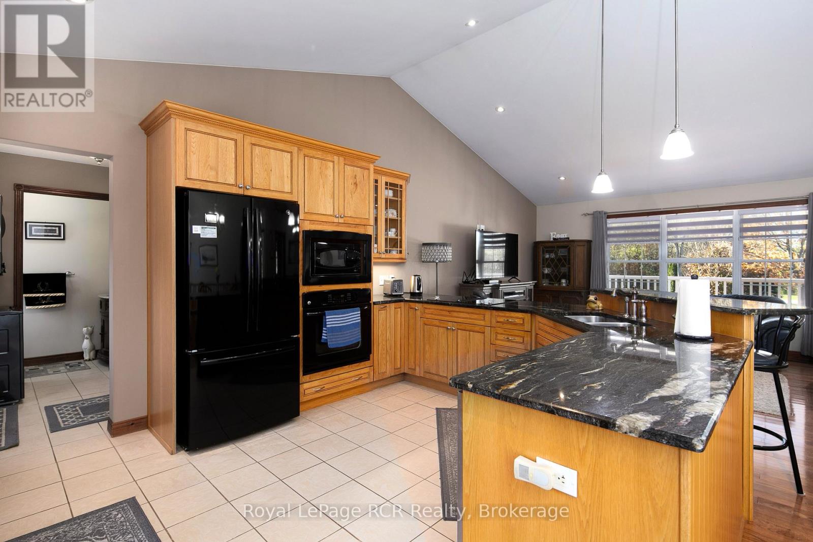 395443 2 Concession, Chatsworth, Ontario  N0H 2V0 - Photo 12 - X12487366